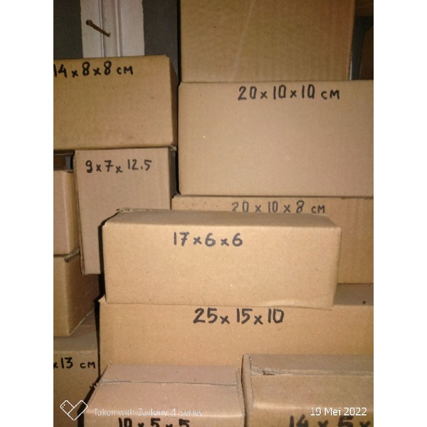 

Kardus 17x6x6 cm polos luar dalam tebal