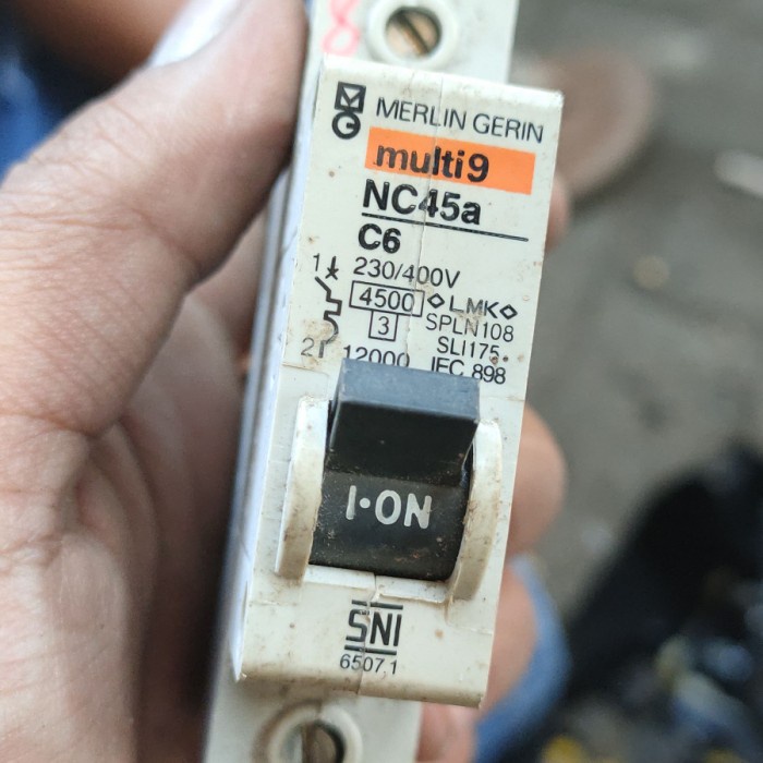 mcb 6a merlin gerin berkualitas SNI.