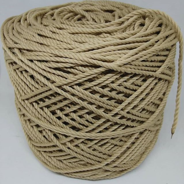 

Benang Rajut Polyester Super Cream Tua 7602 (100gram)