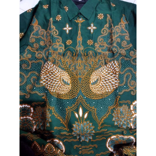 WEDANTA PINUS RAJASAKTI KEMEJA BATIK SOLO PRIA LENGAN PANJANG LAPIS FURING ATASAN BATIK PREMIUM MODERN KATUN HALUS BAHUWIRYA  BANAMITRA BANAMITRA PUTIH BANGSAWAN BAYU PUTRA BERLIAN BIRU BHARATAYUDA BIMASENA BIRENDRA BIRU INDAH BRAHMAKERTA BRAHMAKERTA