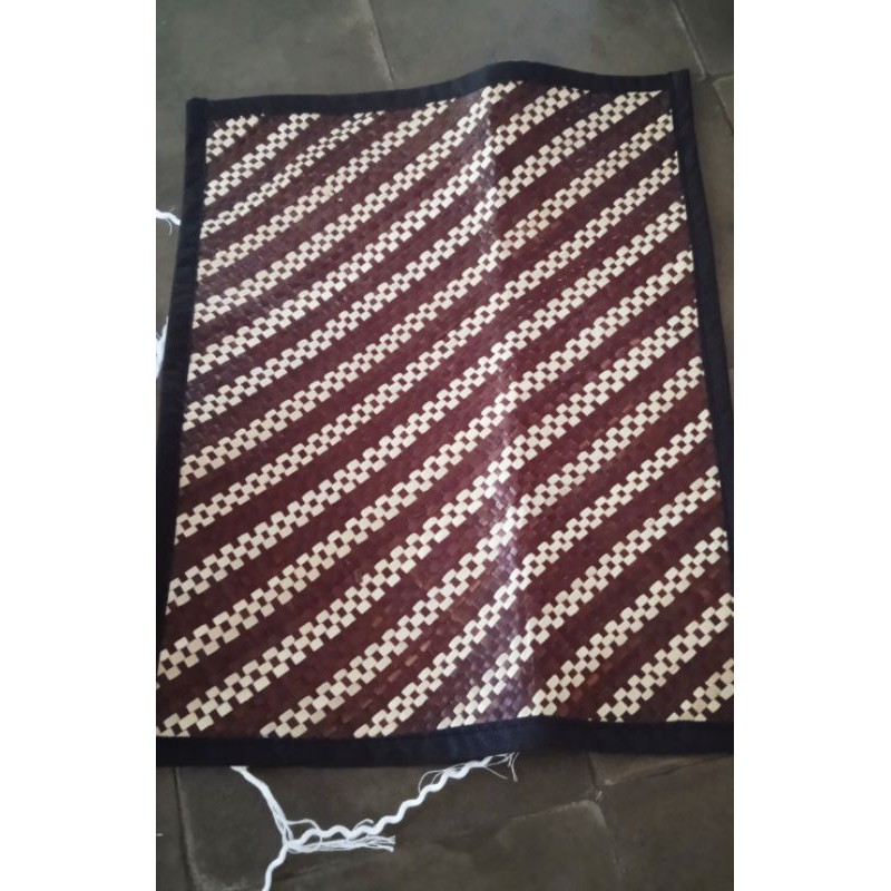 Plismet anyam mendong