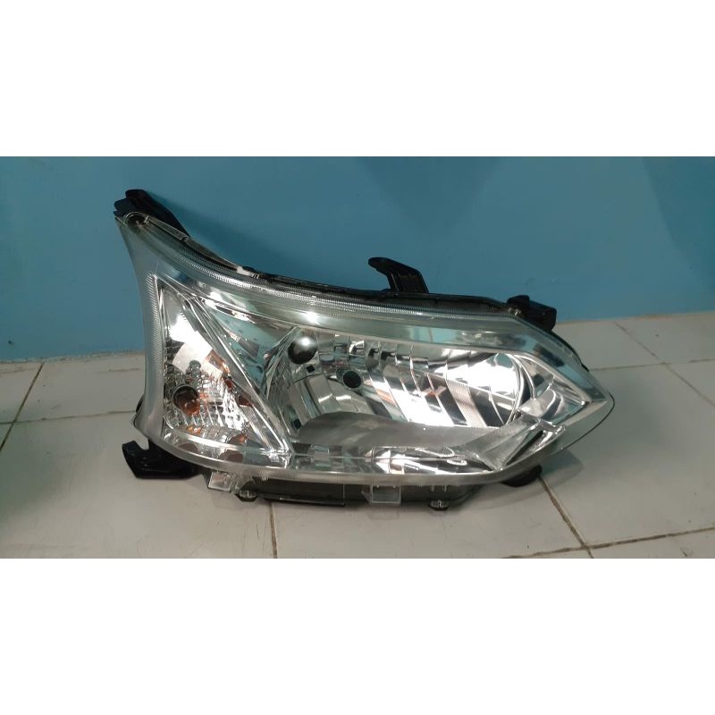 Headlamp Toyota avanza 2016 kanan