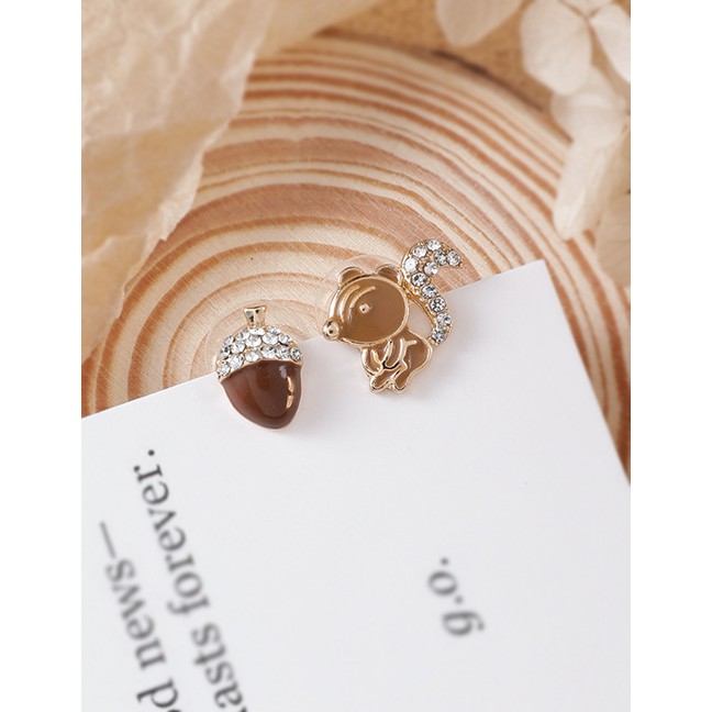 LRC Anting Tusuk Fashion Brown Little Squirrel Asymmetric Diamond Earrings D82464