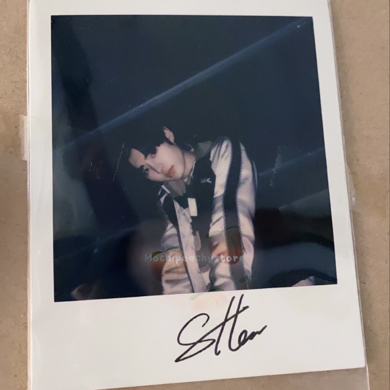 signed polaroid sunghoon enhypen