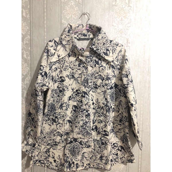 Preloved Benang Jarum Le Jardin Shirt Size M