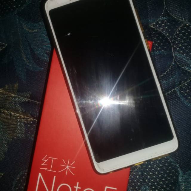 hp redmi note 5 pemakaian baru 3 bulan garansi distributor 4/64 normal lancar jaya secobd