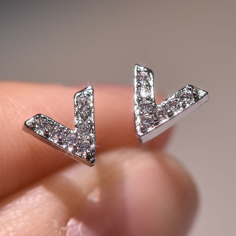 Kreatif Temperamen Pribadi Berlian Huruf V-Berbentuk Anting-Anting