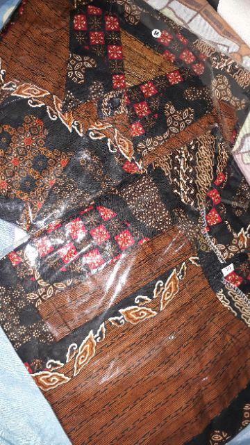 Batik Dianputri | Couple Batik Wanita Blazer Monochrome Motif Garis Seragam Batik