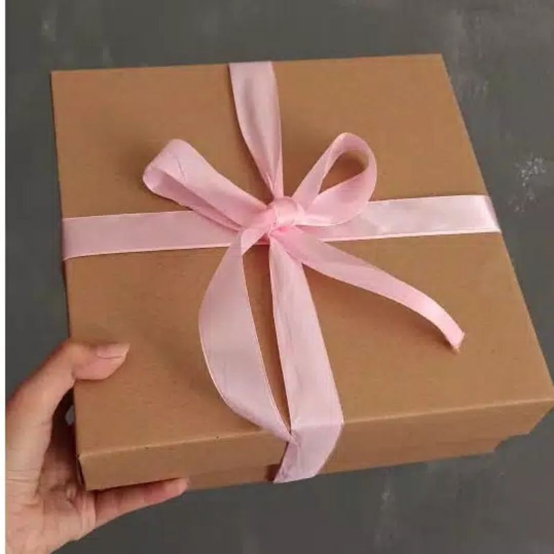 

Kotak Kado | Gift Box | Kotak Hampers | Packaging Kotak hadiah | kotak kado murah | box bridesmaid