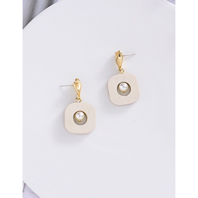 LRC Anting Tusuk Fashion Gold Pearl Ear-rings F59791