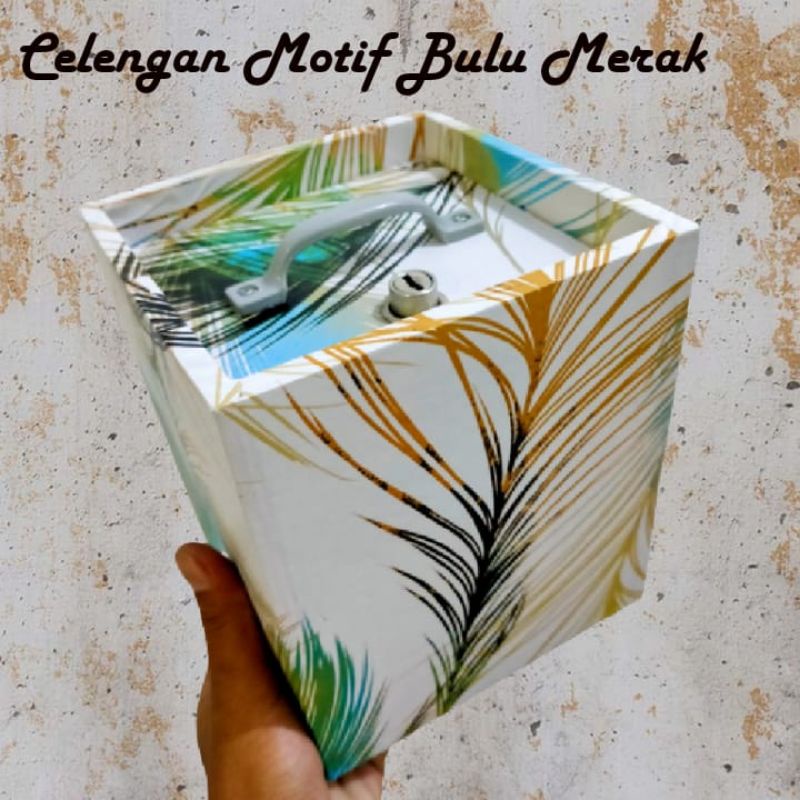 CELENGAN KOTAK MOTIF BULU MERAK