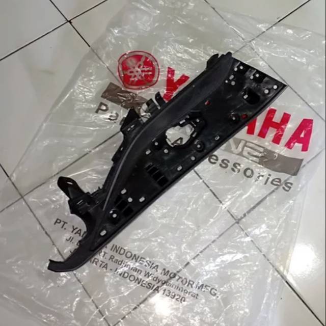 Bordes pijakan kaki board footrest kanan kiri aerox 155 vva B65 original