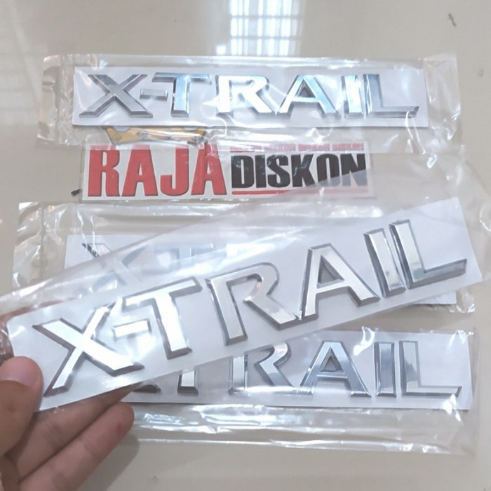 Emblem Logo XTRAIL Mobil Nissan
