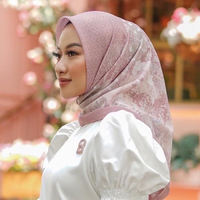 Buttonscarves in New York Reborn Collector - Blush