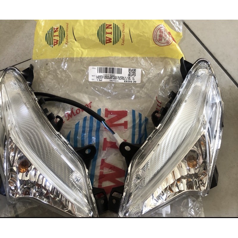 LAMPU SEN SEIN ASSY DEPAN HONDA SUPRA X 125 FI INJEKSI MERK WIN