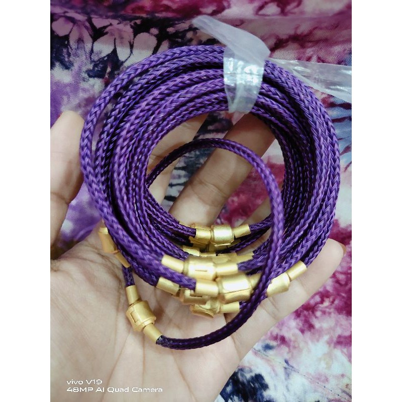 Gelang kawat kancing