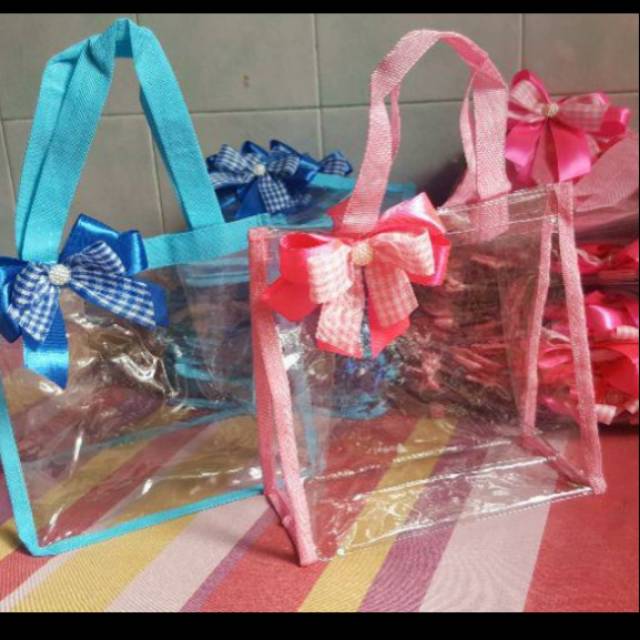 

Tas ultah mika pita tumpuk
