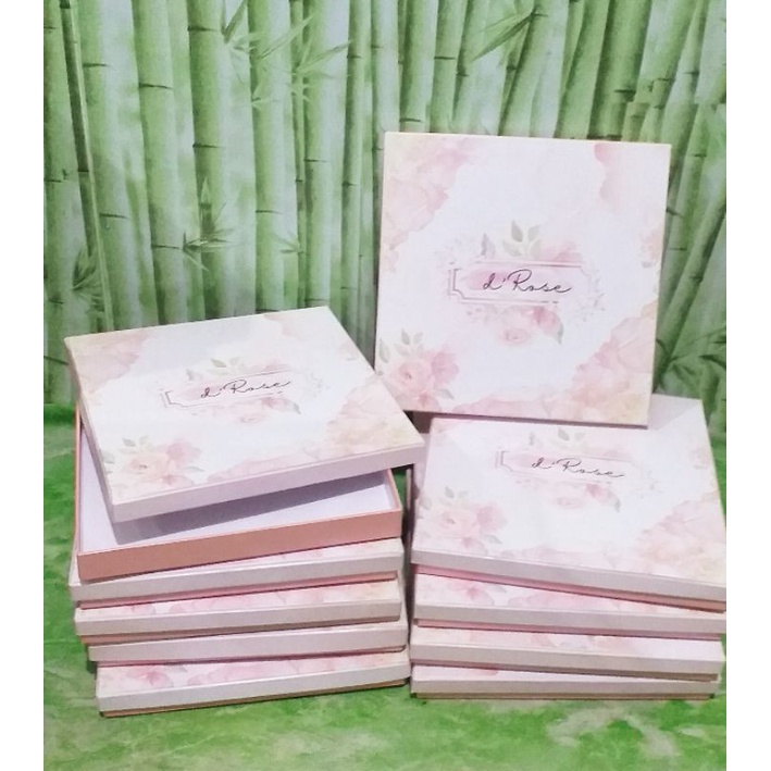 

hardbox hijab/ box hampers