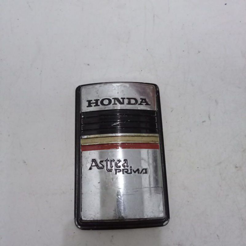 Emblem Logo Panel Dada Depan Honda Astrea prima Original