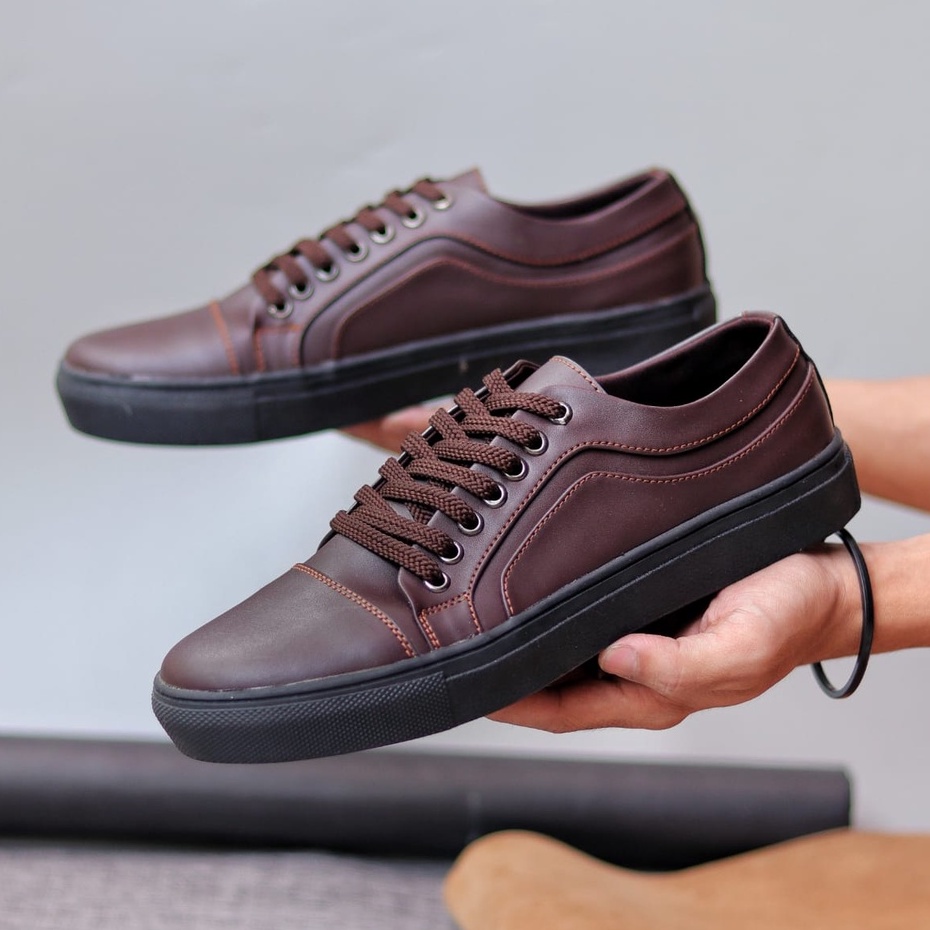 BOAS Sepatu Kasual Sneakers Pria Hitam Tali Trendy Kekinian Simple Murah Anti Slip