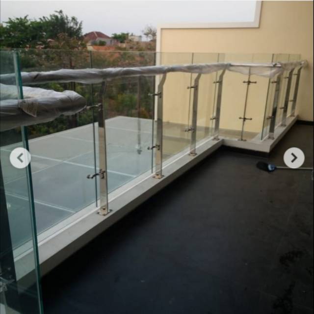 Railing balkon kaca tempered