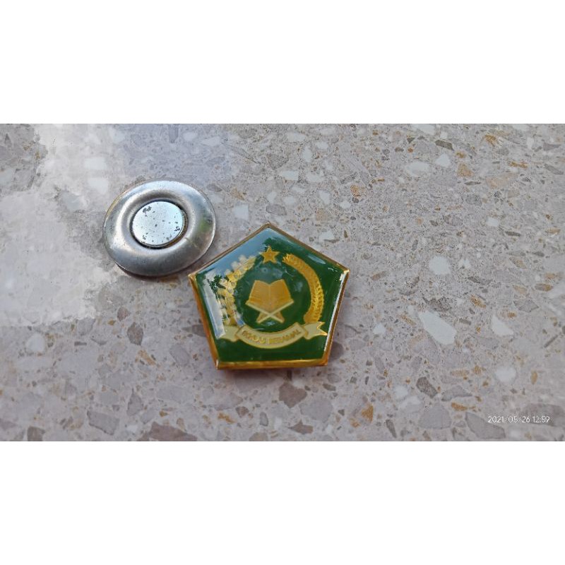 Pin Magnet Kemenang Logam Kuningan