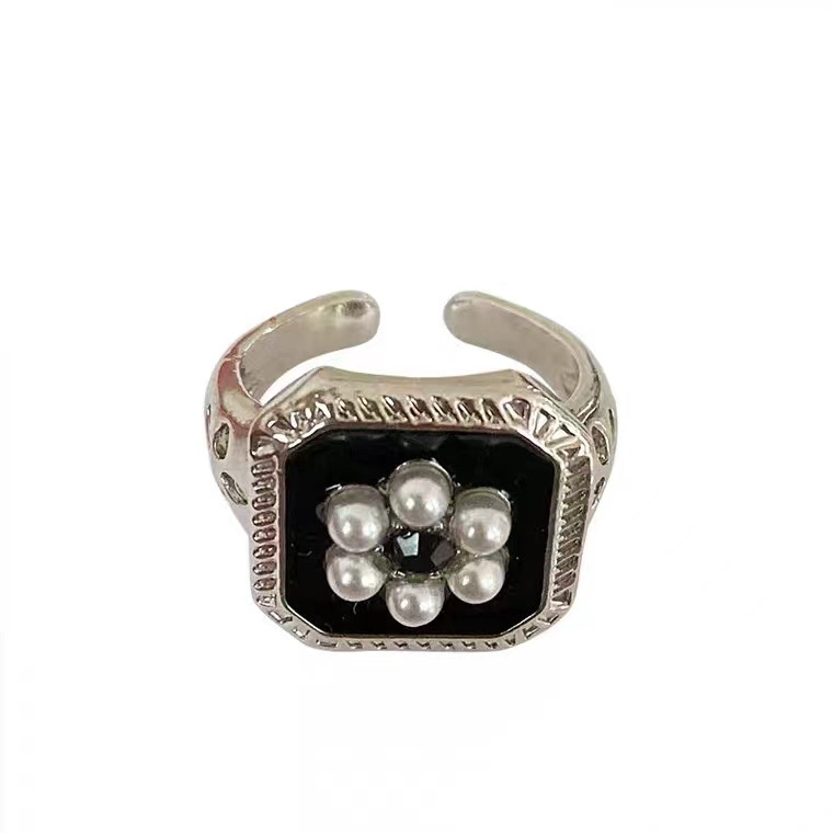 Vintage Open Ring Fashion Pearl Flower Square Black Personality Light Luxury Ring for Women