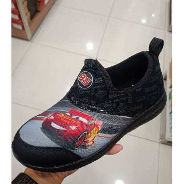 Sepatu disney mcqueen hitam