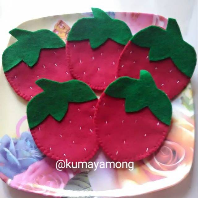 

Amplop Flanel Buah Strawberry