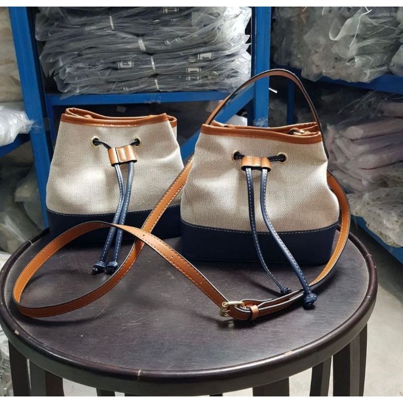 Kode SZY2289 Tas Wanita Import Serut Simple Selempang
Price : IDR 158.000

Tersedia 1 Warna
Original