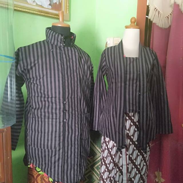 Surjan dan kebaya lurik