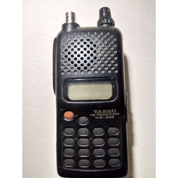 HT YAESU VX-300 BATANGAN/BEKAS/MATI TOTAL/LANGKA COCOK UNTUK KOLEKSI