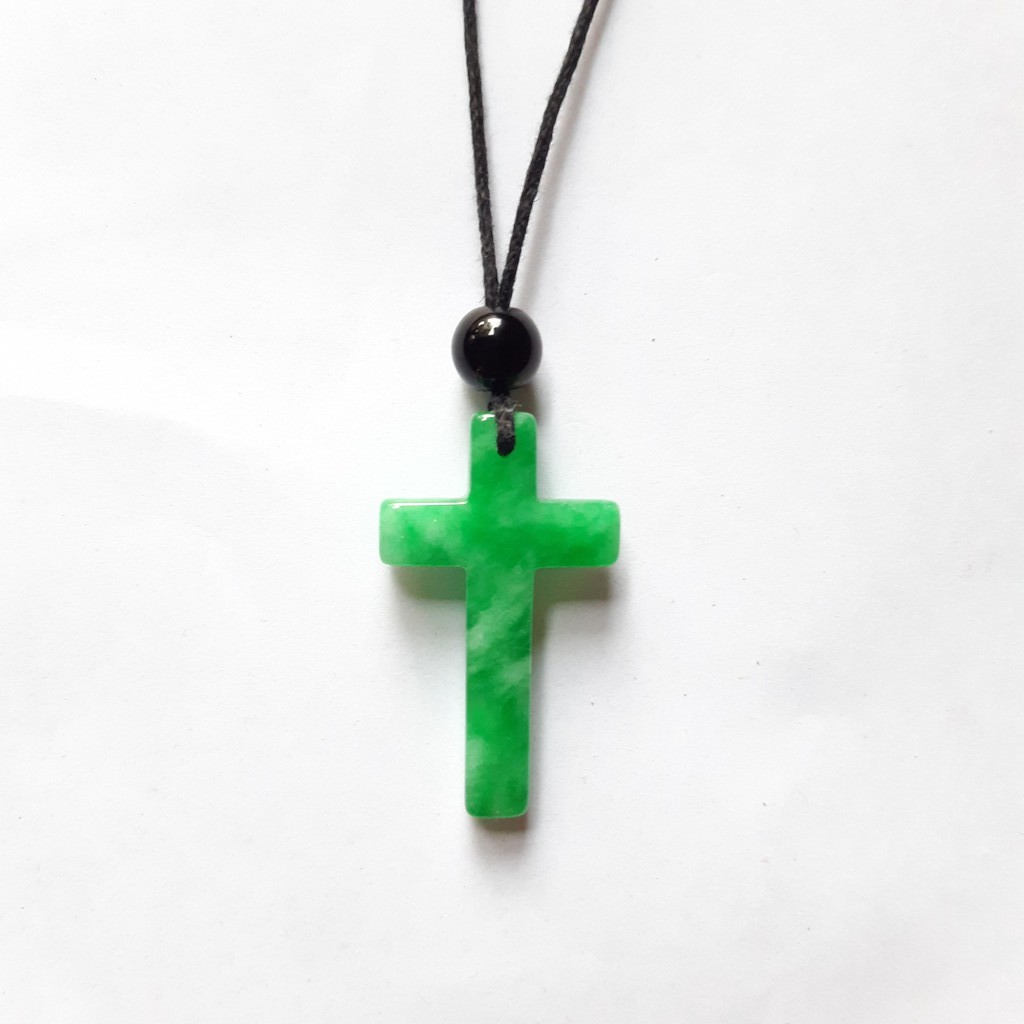 DS Kalung Salib Giok Hijau Terapi Kesehatan Natal