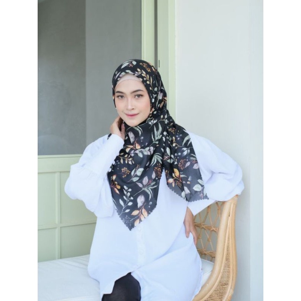 segi empat motif terbaru sahara hitam original milyarda hijab