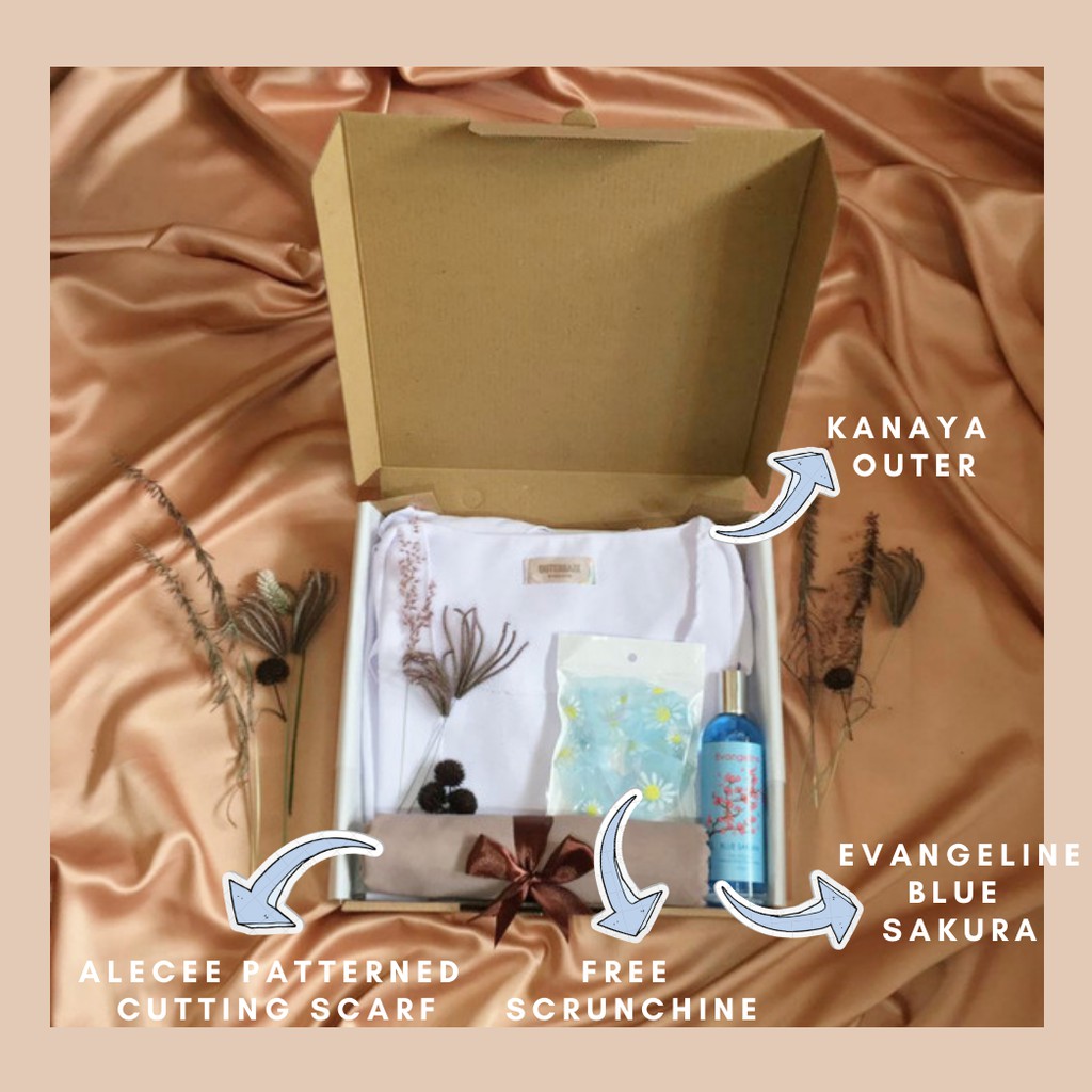 

Hampers / Giftbox / Kado Ulang Tahun Untuk Pacar - White