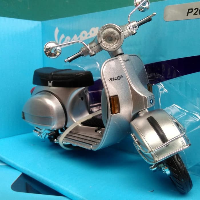 Dc Vespa P200E Del silver Diecast Miniatur motor Vespa klasik skala 1:12 harga murah