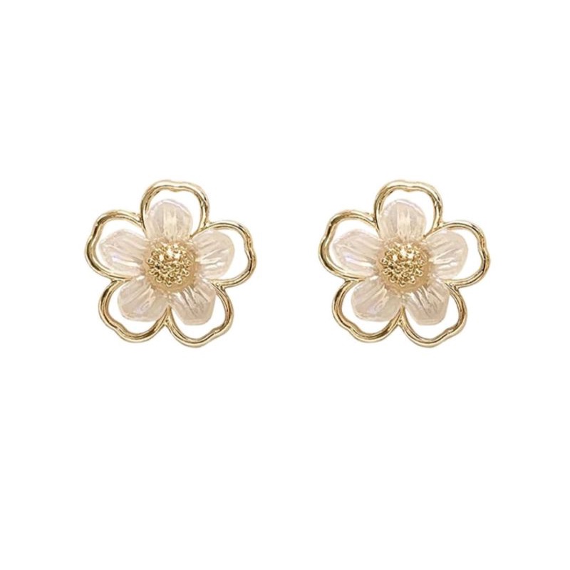 Anting Wanita Model Bunga Putih