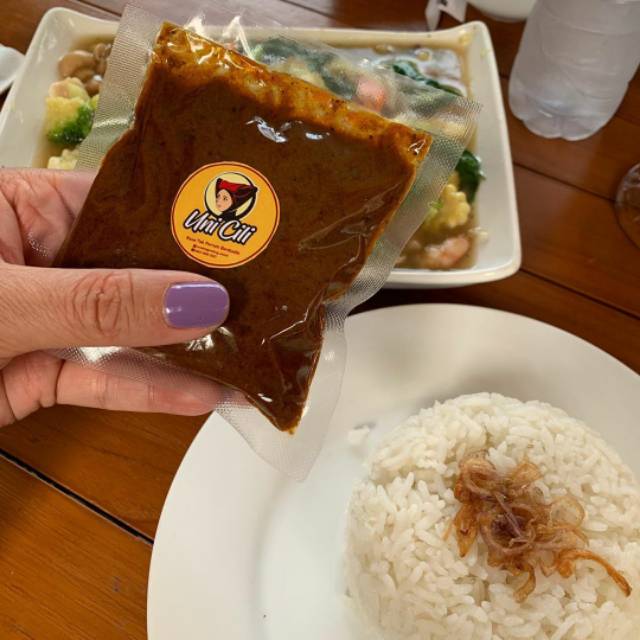 

Rendang Sachet Uni Cili 1 Kg isi 10 sachet (1 sachet isi 2 potong rendang, 10 sachet isi 20 potong rendang)