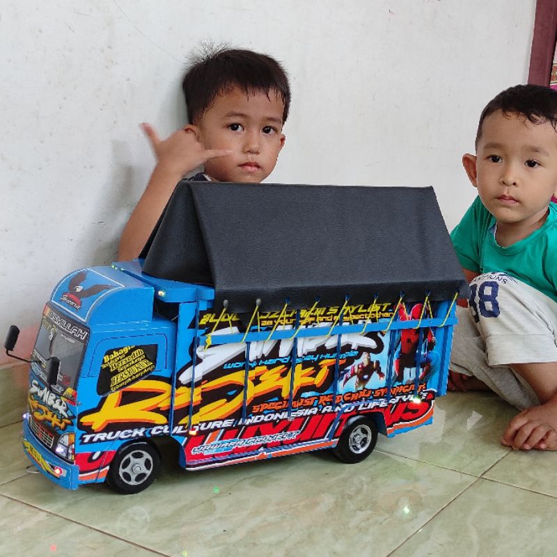 LIMITED miniatur mobil mobilan truk truck oleng kayu besar kado anak