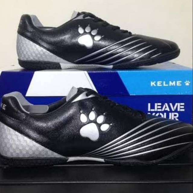 sepatu futsal KELME INFINITE INDOOR wht/black