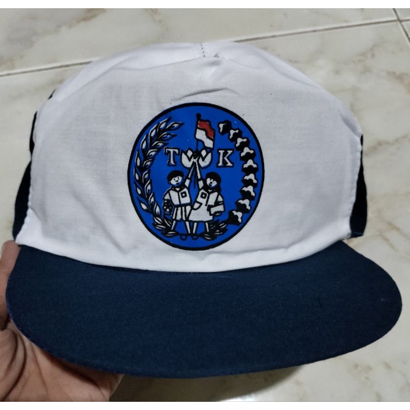 TOPI TK ( Taman Kanak² ) Warna : Biru Tua + Putih