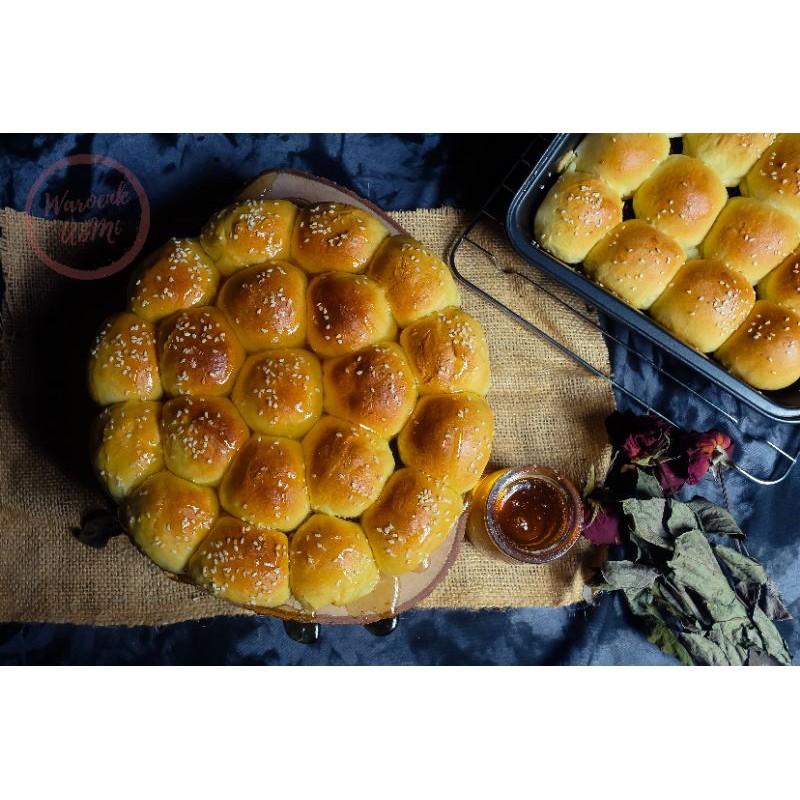 

Khaliat nahl / roti sarang lebah / honeycomb bread