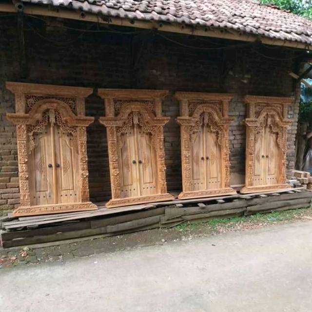 Jendela gebyok ukir kayu jati Jepara
