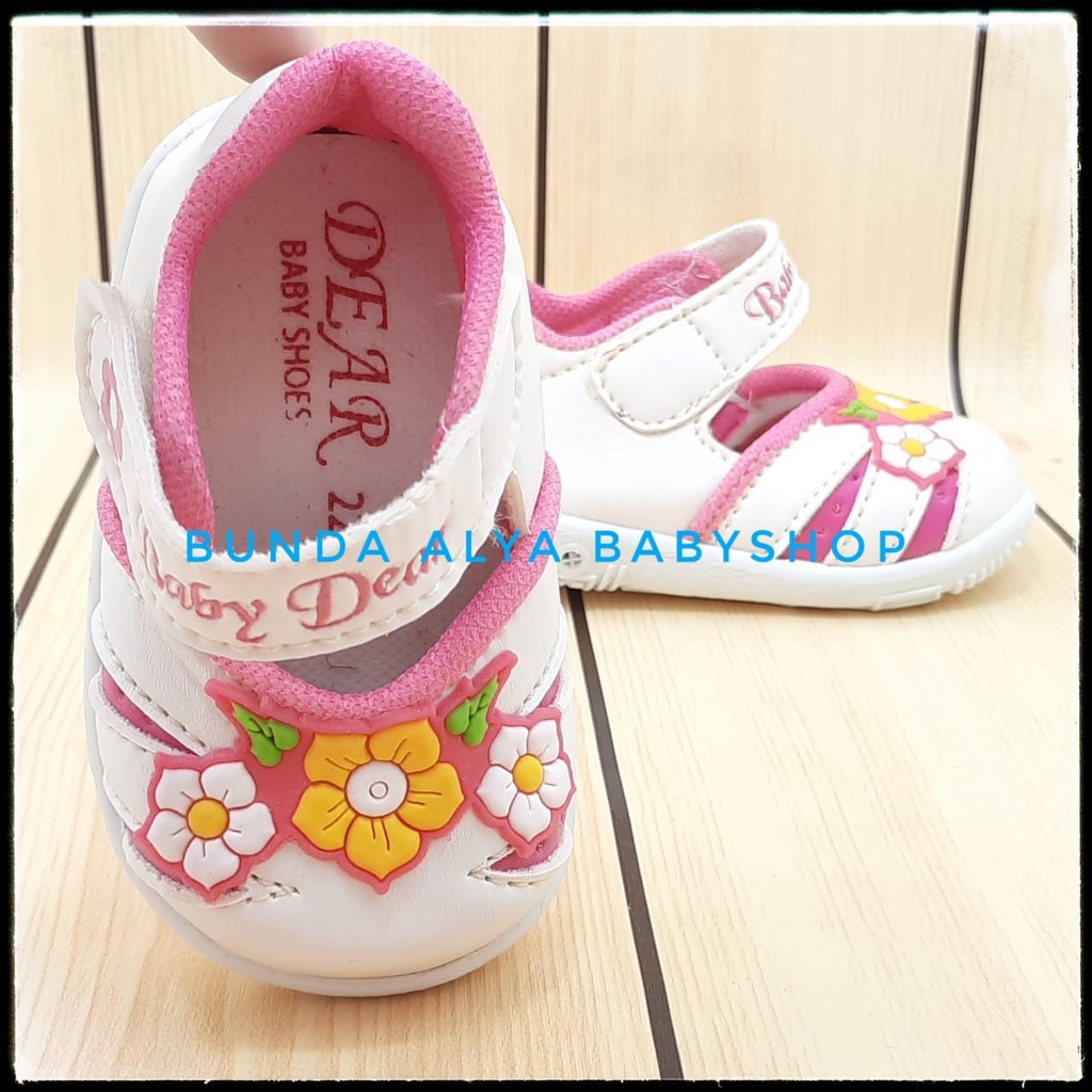 Sepatu Bayi Perempuan Empuk Usia 6 Bulan - 1 Tahun PUTIH Motif Bunga Bunyi Toet - Sepatu Anak Cewek Anti Slip