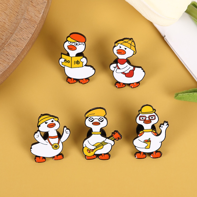 Bros Pin Enamel Bentuk Kartun Bebek Kecil Lucu Untuk Anak Perempuan