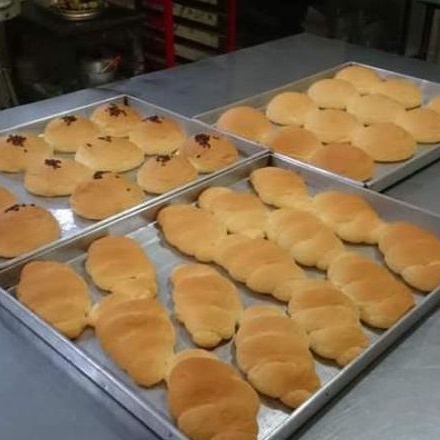 

Baru Roti semir, roti pisang, roti selai shandy langsung pabrik