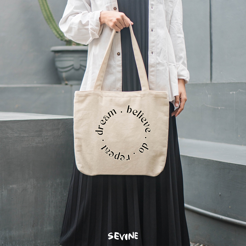 Sevine Tote Bag Kanvas Emily Resleting Kantong Laptop Tas Wanita Kuliah Sekolah Fashion Totebag Kerja Quotes Self Affirmation Vintage Aesthetic - VL