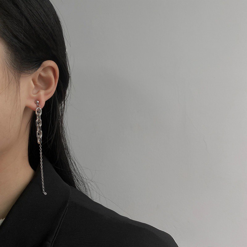 Anting Rantai Asimetris Model Simple Untuk Aksesoris