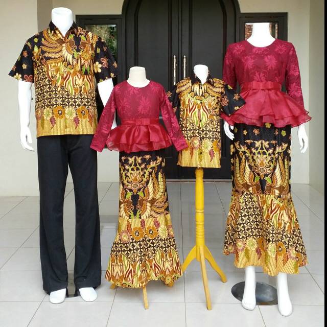 Moomoobatik couple keluarga batik brokat