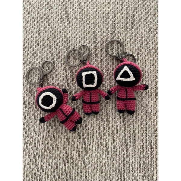 Boneka rajut amigurumi squid game guard